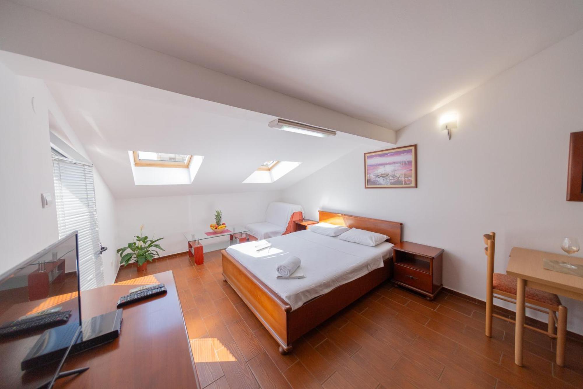 Sms Apartments Budva Bagian luar foto