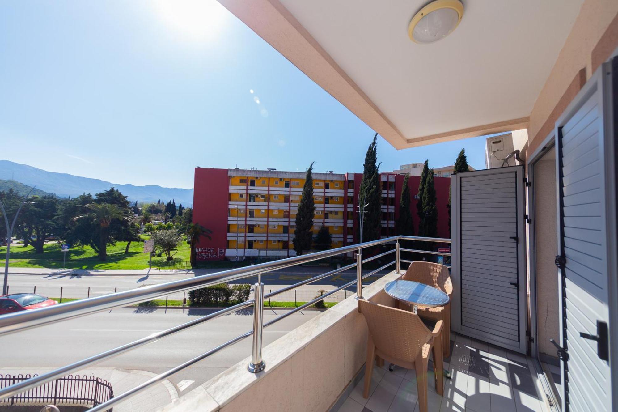 Sms Apartments Budva Bagian luar foto