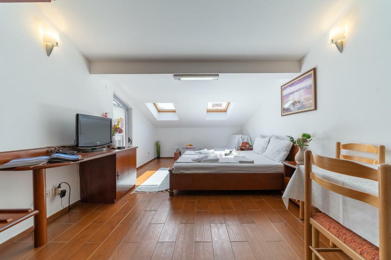 Sms Apartments Budva Bagian luar foto